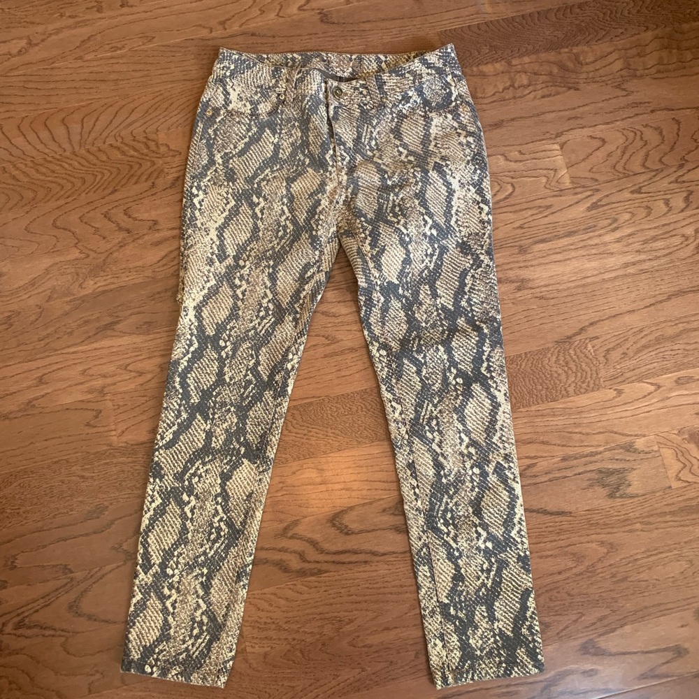 DL1961 Snake Print Jeans. Size 29. Inseam 26.